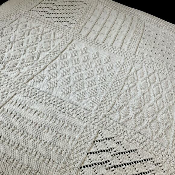 EUC UK Silver Cloud 100% Cotton White Baby Blanket Soft & Warm Crochet Look - Picture 1 of 9